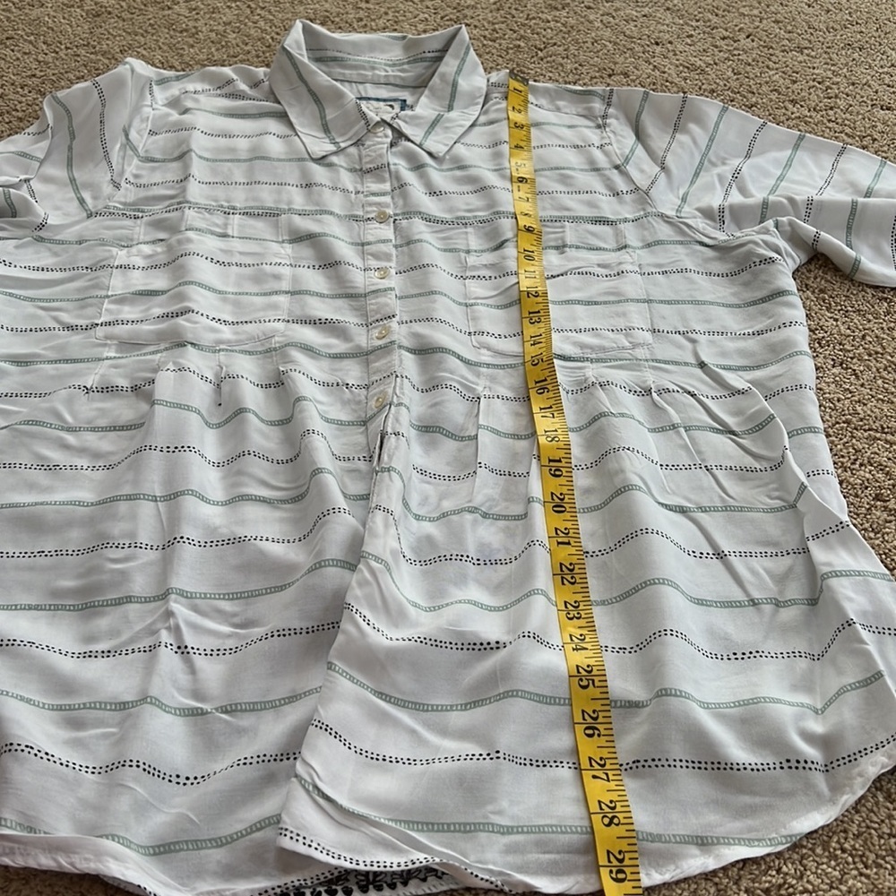 STYLE & CO Woman Size 2X white with green combo back printed front button top - Picture 6 of 8